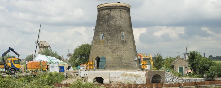 Kinderdijkse molen (UNESCO) rechtgezet