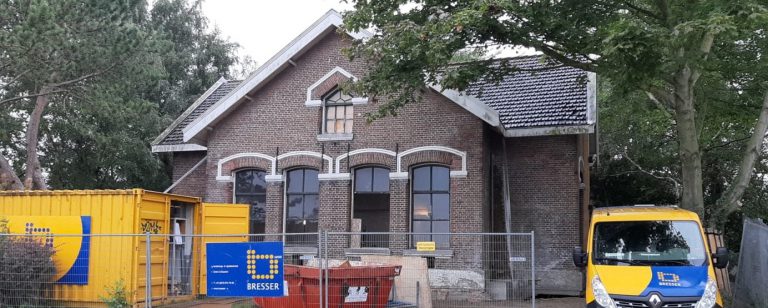 Jacking monumental house in Veerle (NL)