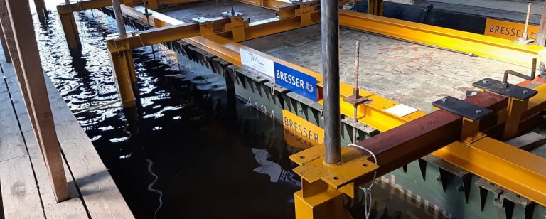 Lifting boathouses in Burgum