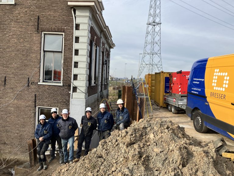 Karakteristieke dijkwoning rechtgezet
