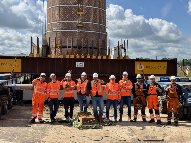 50 meter hoge Philips-schoorsteen 170 meter verplaatst
